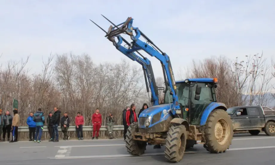 Земеделците продължават протестите - Tribune.bg