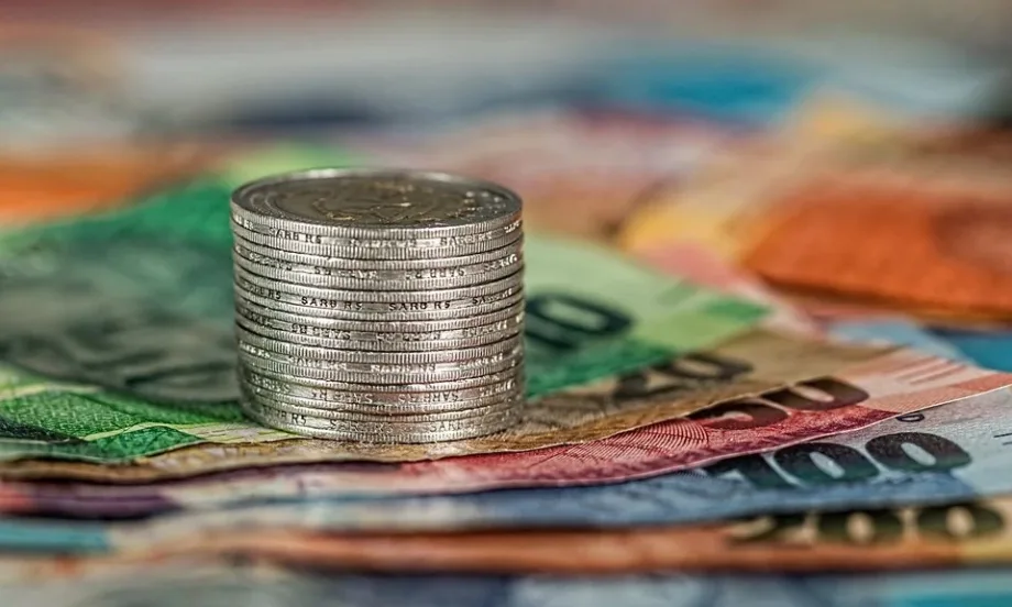 Еврото стартира седмицата малко под 1,1 долара - Tribune.bg