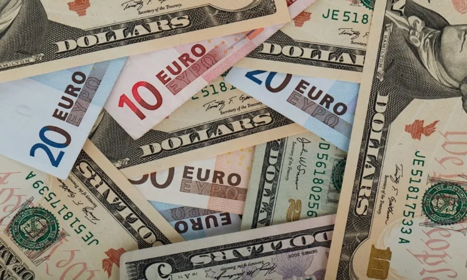 След вчерашния ръст: Еврото с леко понижение, но остава на пикови нива над 1,1 долара - Tribune.bg