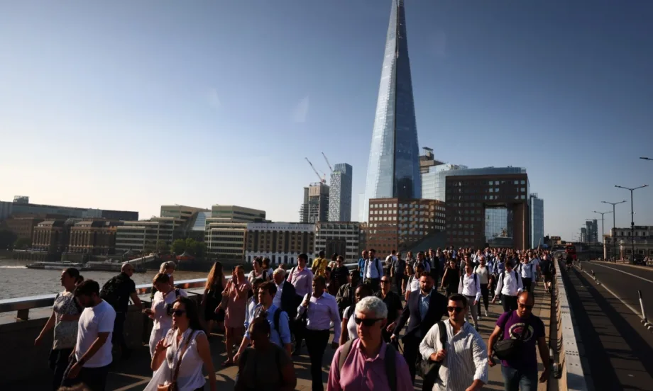 Над прогнозите: Безработицата във Великобритания достигна 5% - най-високото ниво от началото на 2021 г. - Tribune.bg