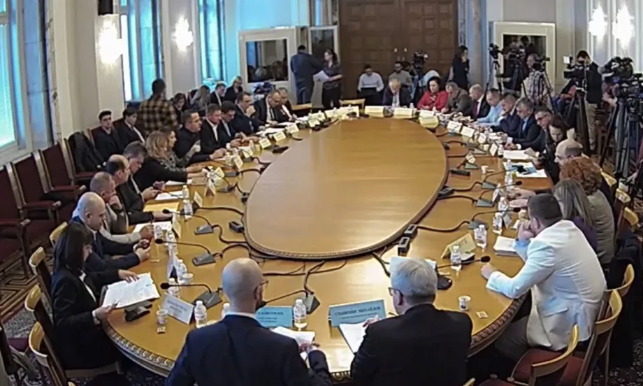 Ресорната комисия в НС обсъжда на второ четене удължителния бюджет (НА ЖИВО) - Tribune.bg