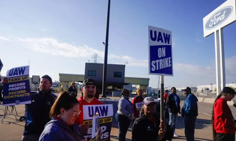 Още 7000 работници се включиха в автомобилната стачка в САЩ - Tribune.bg