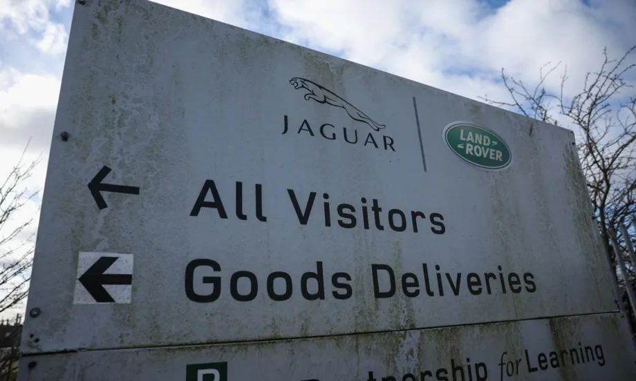 Jaguar след кибератаката: Въпреки мащабните загуби, производството в UK остава блокирано до края на месеца - Tribune.bg