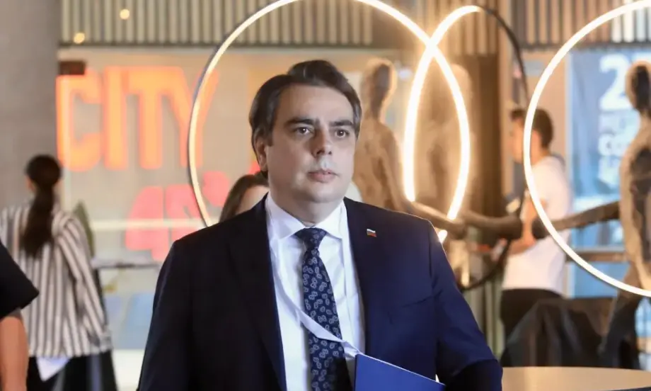 Делян Добрев: За три години Асен Василев натрупа по-голям дълг от БКП, а тя управлява 45 години - Tribune.bg