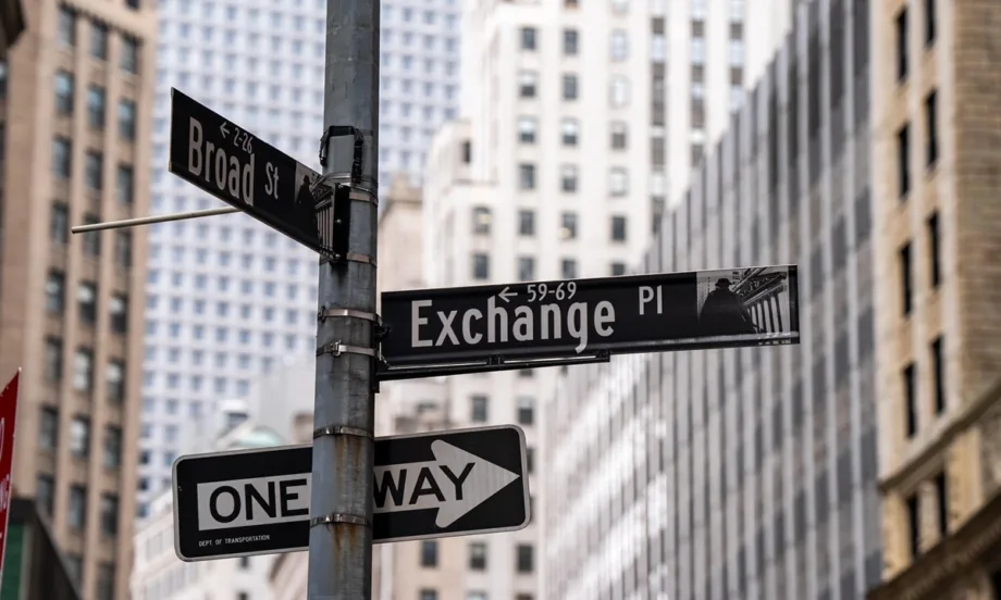 Уолстрийт откри търговията с понижения - Tribune.bg