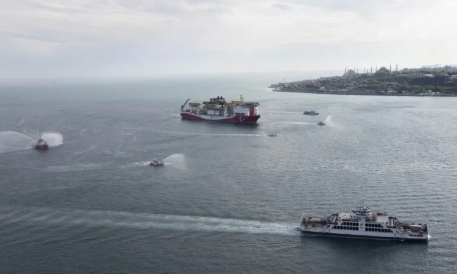 Турция иска застраховки на всички кораби, превозващи петролни продукти през Босфора и Дарданелите - Tribune.bg