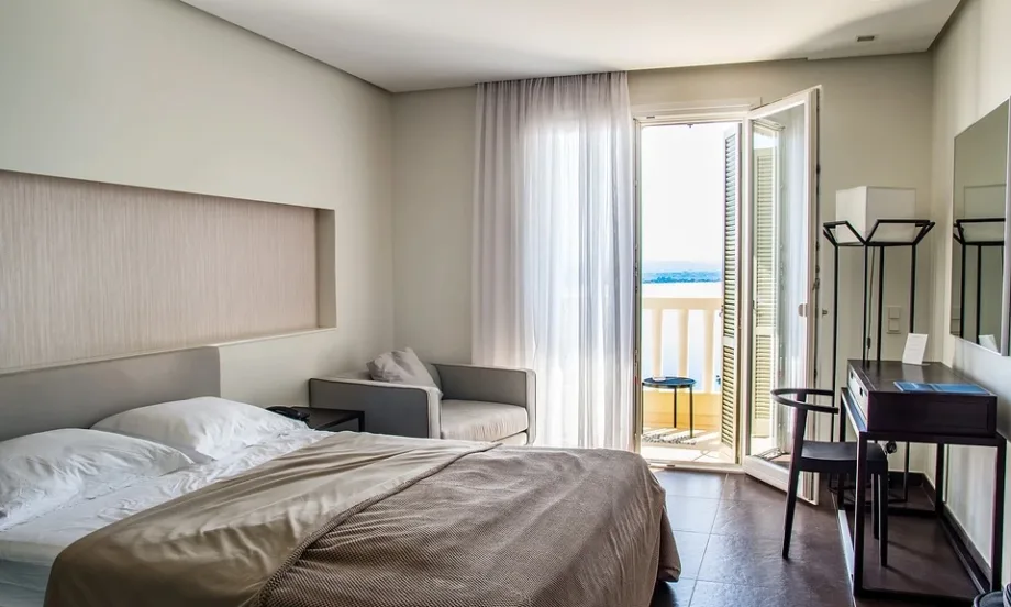 Министерството на туризма: Надяваме се да се разплатим с хотелиерите до края на ноември - Tribune.bg