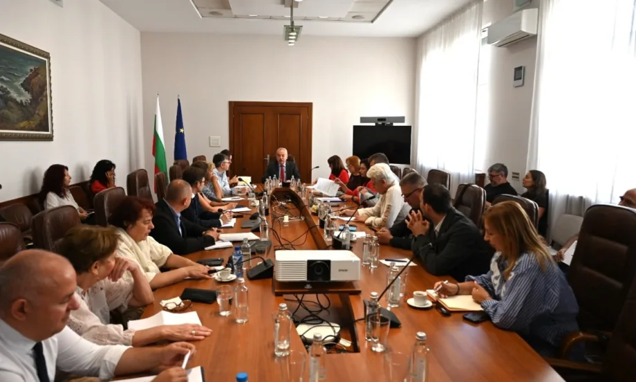 Договориха нов механизъм за минималната заплата от 2027 г. - Tribune.bg