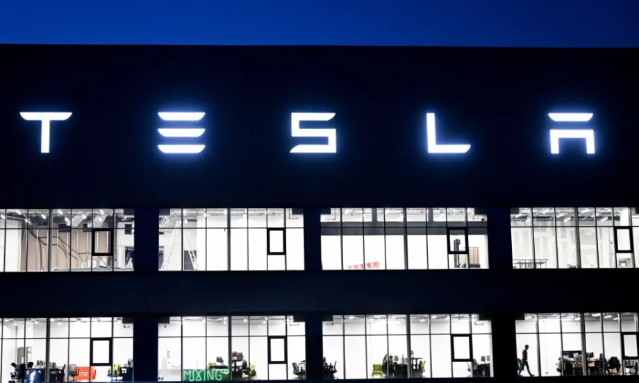 Tesla прекратява производството на покривни соларни панели - Tribune.bg