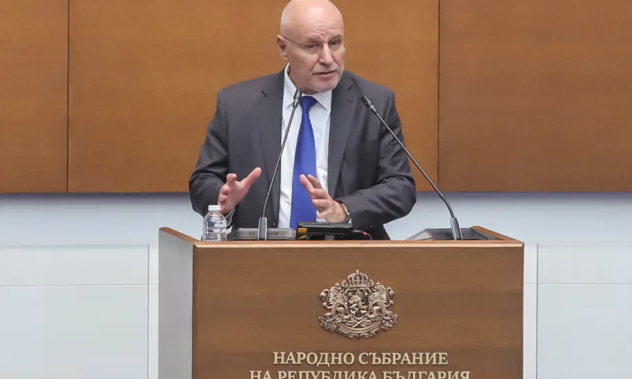 Радев, БНБ: Бюджет 2026 показва задълбочаване, а не обръщане на негативната тенденция, започнала в периода след 2020 г. - Tribune.bg