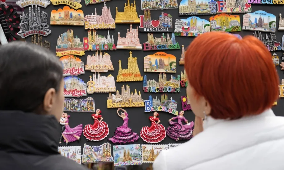 Рекорд: Близо 100 милиона туристи са посетили Испания през 2025 г. - Tribune.bg