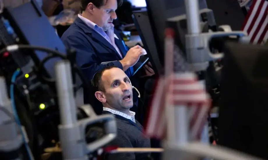 Уолстрийт откри с лек ръст - Tribune.bg