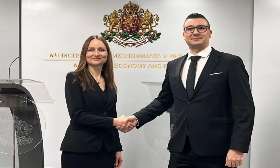 Служебният министър на икономиката и индустрията Ирина Щонова прие поста от Петър Дилов - Tribune.bg