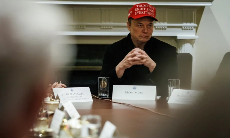 Срамежлив мъж, който не е за политиката: Ерол Мъск за сина си Илон - Tribune.bg