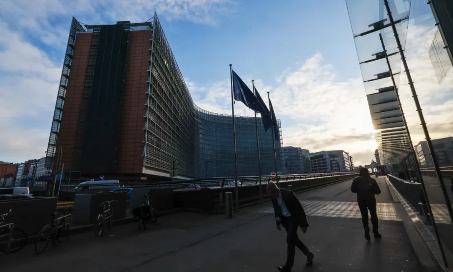 ЕК не одобрява решението на САЩ да смекчи санкциите за руския петрол - Tribune.bg