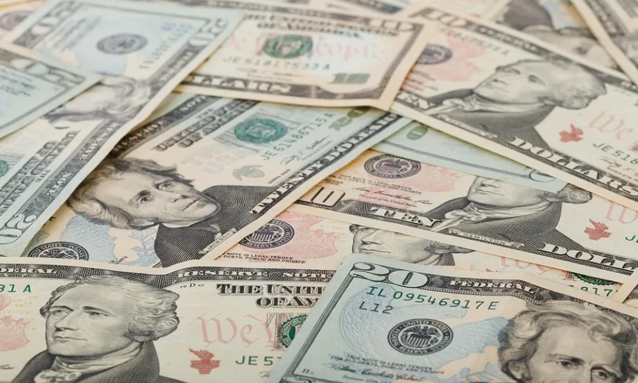 Доларът се срина - Tribune.bg