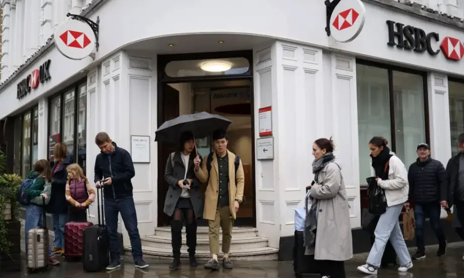Няколко часа без достъп до мобилно банкиране: Онлайн услугите на HSBC UK се сринаха - Tribune.bg