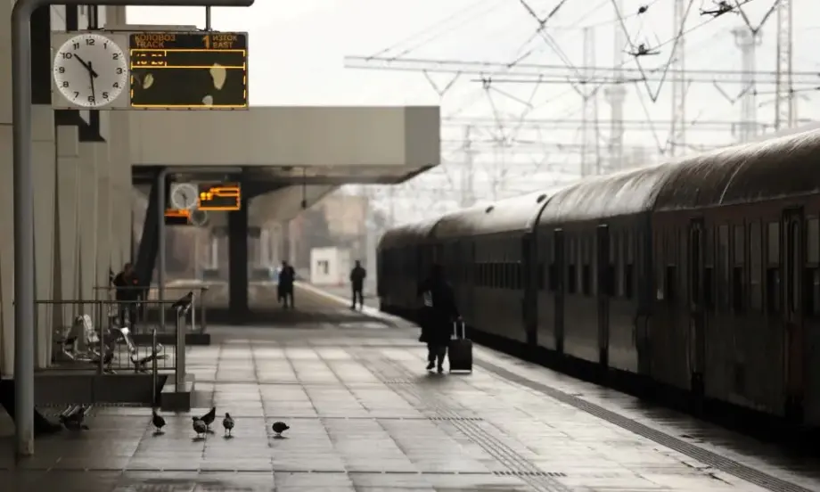Модернизация: Оборудват влаковете у нас с ПОС терминали за плащане с банкова карта - Tribune.bg