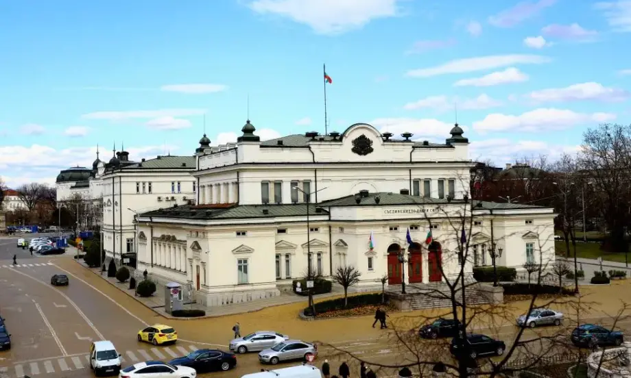 Официално: На първо четене депутатите приеха удължаването на бюджета - Tribune.bg