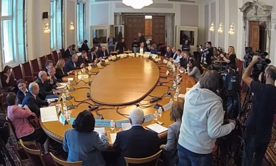 Ресорната комисия в Народното събрание прие удължителния закон за бюджета (ОБНОВЕНА) - Tribune.bg