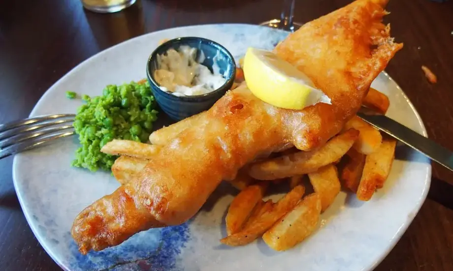 Традиционният за британците Fish&Chips все по-солен, цената на картофите скочи с 22% - Tribune.bg