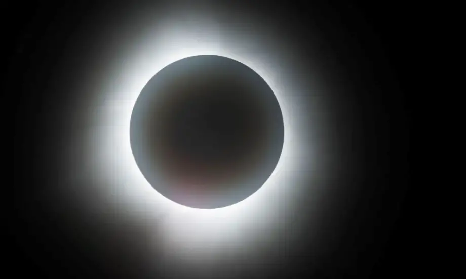 За 4 минути: Слънчевото затъмнение в Северна Америка генерира $1,5 млрд. приходи за бизнеса (СНИМКИ и ВИДЕО) - Tribune.bg