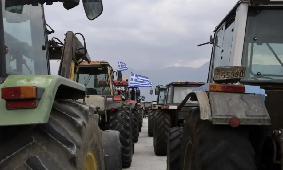 Гръцки фермери на протест в Атина (СНИМКИ) - Tribune.bg