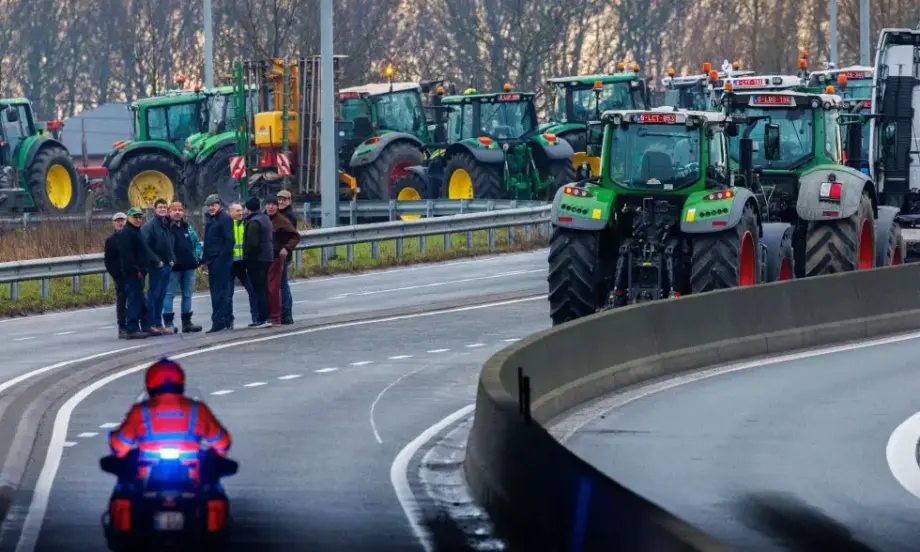 Фермерските протести в Европа се разрастват – недоволството ескалира в редица държави от ЕС - Tribune.bg