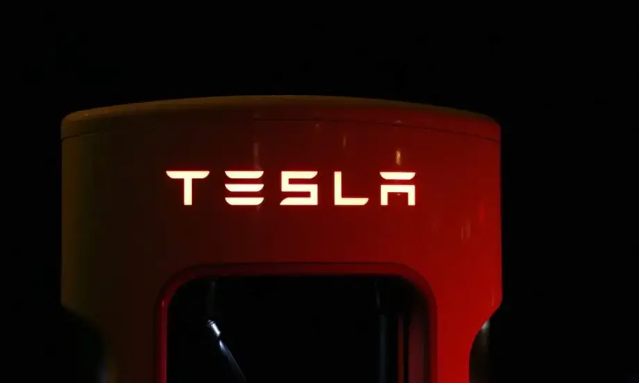 Заради дефект в системата Autopilot: Tesla изтегли над 2 млн. електромобила в САЩ - Tribune.bg