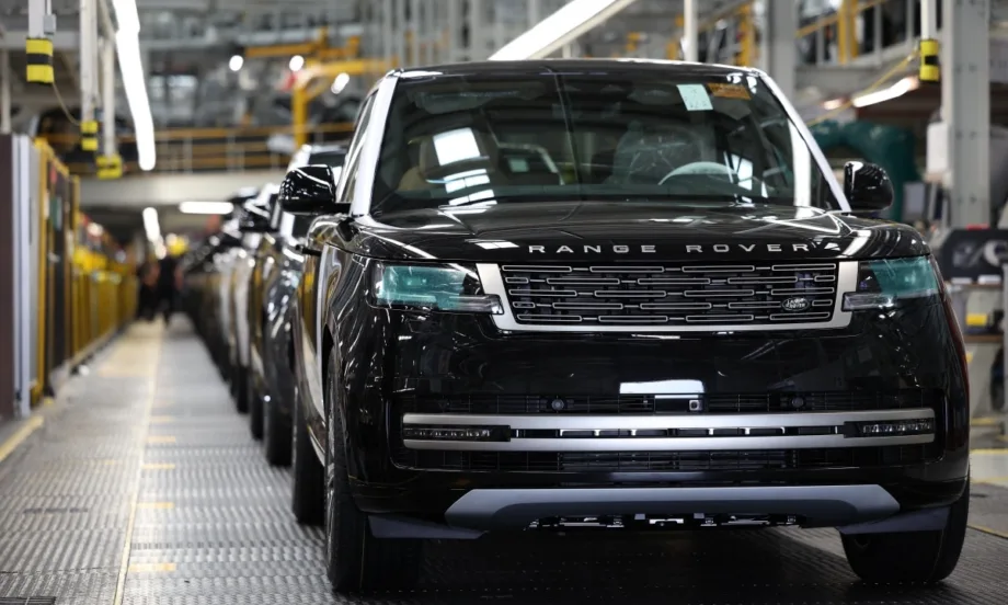 След рязък спад в продажбите: Jaguar Land Rover съкращава 500 служители - Tribune.bg