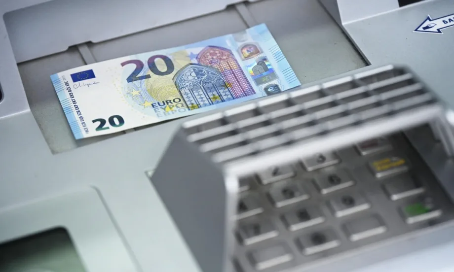 Първото успешно теглене в евро у нас е било отчетено 20 секунди след полунощ - Tribune.bg