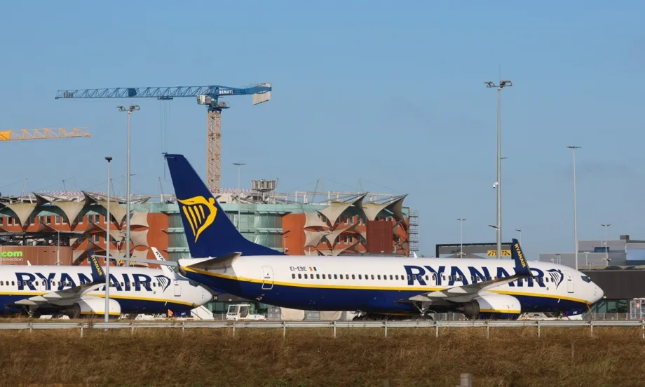 Ryanair отрича твърденията, че скоро ще предлага по-евтини места за правостоящи - Tribune.bg