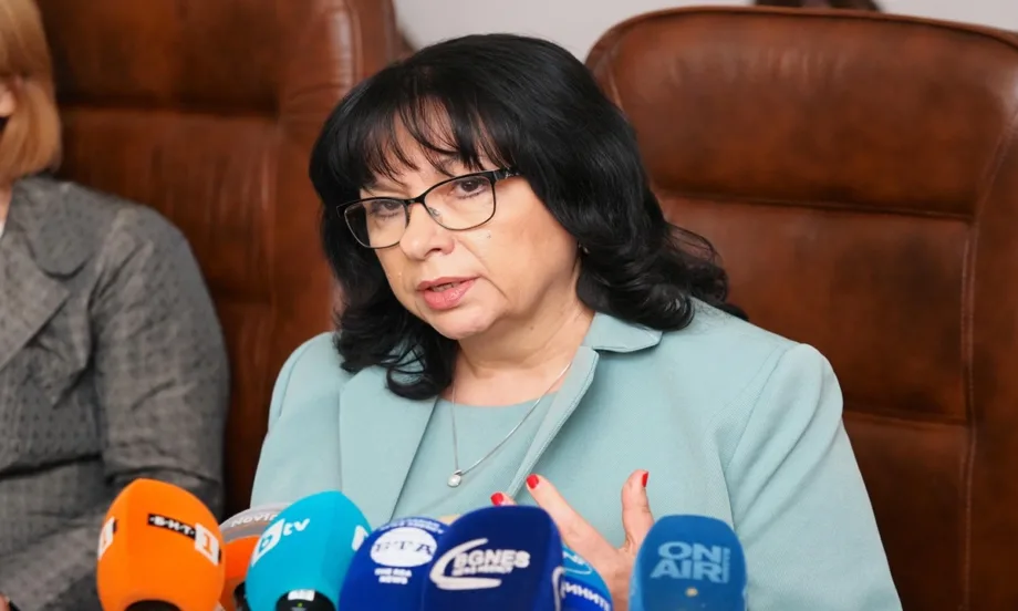 Петкова: След въвеждане на еврото заплати и пенсии ще се закръгляват в полза на получателите им - Tribune.bg