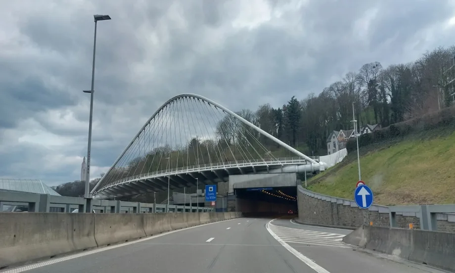 Белгия ще захранва влакове, тунели и пещи със слънчеви паркове - Tribune.bg