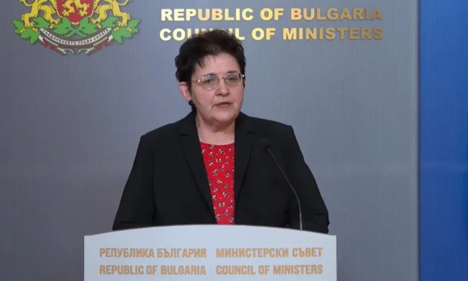 Петкова: Разходите са с 18 млрд. лв. повече от приходите, за Бюджет 2025 обмисляме ръст на акцизите на алкохола и цигарите - Tribune.bg