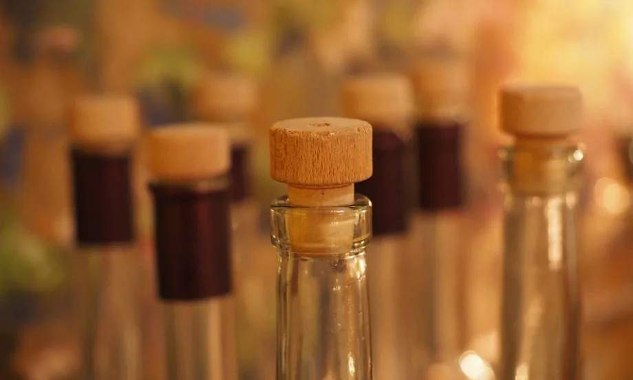 Китай налага антидъмпингови такси до 34,9% върху внасяното от ЕС бренди - Tribune.bg