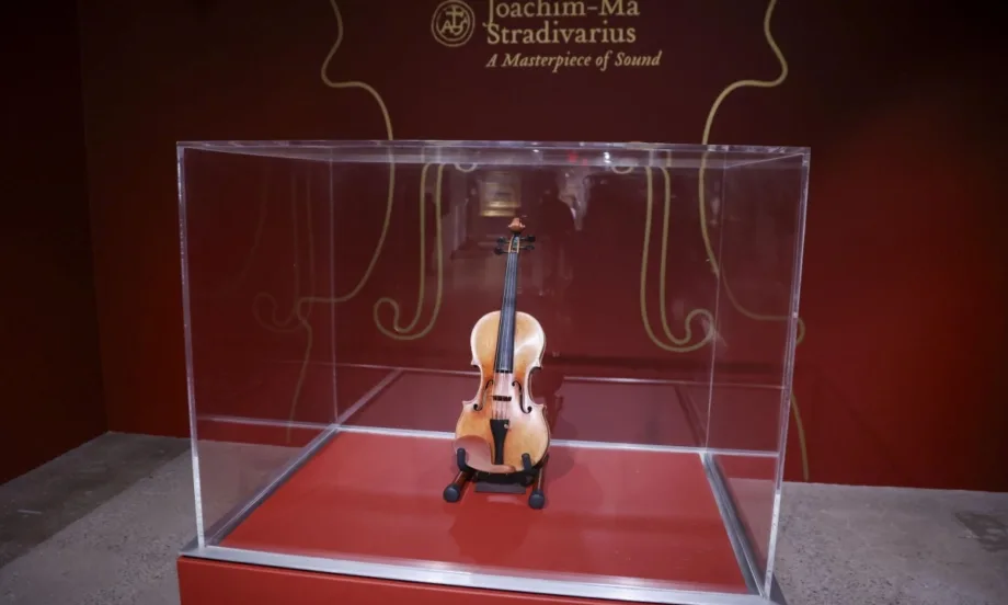 Цигулка Stradivarius стана третият най-скъп музикален инструмент продаван на търг (СНИМКИ) - Tribune.bg