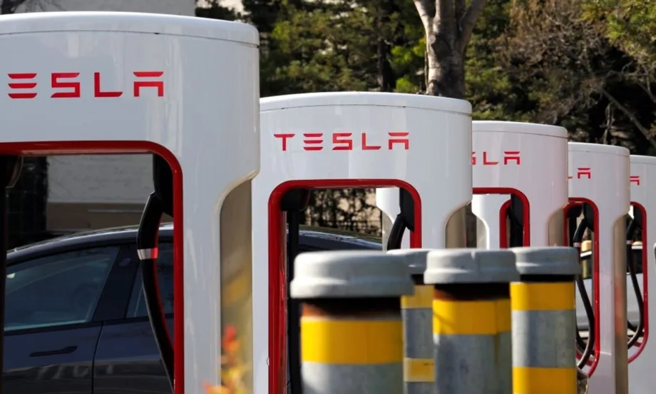Продажбите на Tesla в Китай се понижават и през август