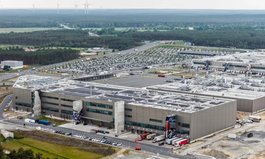 Tesla наема служители за завода си в Берлин - Tribune.bg