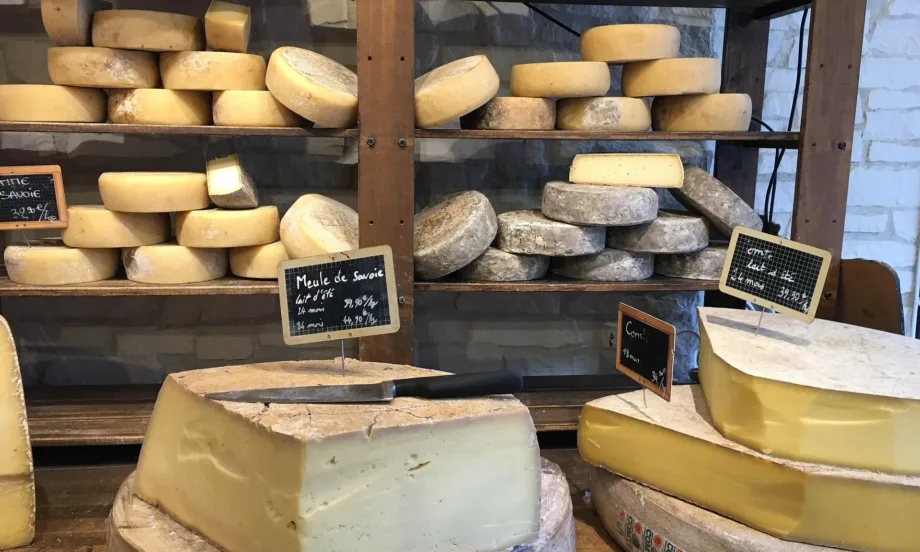 Кои страни от ЕС са произвели най-много сирене през 2024 г. - Tribune.bg