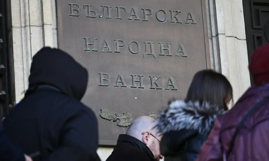 Безплатната обмяна на левове в евро: През януари касите на БНБ и Дружество за касови услуги ще работят извънредно в събота - Tribune.bg