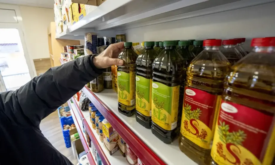 В опит за овладяване на цените на зехтина: Испания го вкара в списъка на храните от първа необходимост и му свали ДДС-то на 0% - Tribune.bg