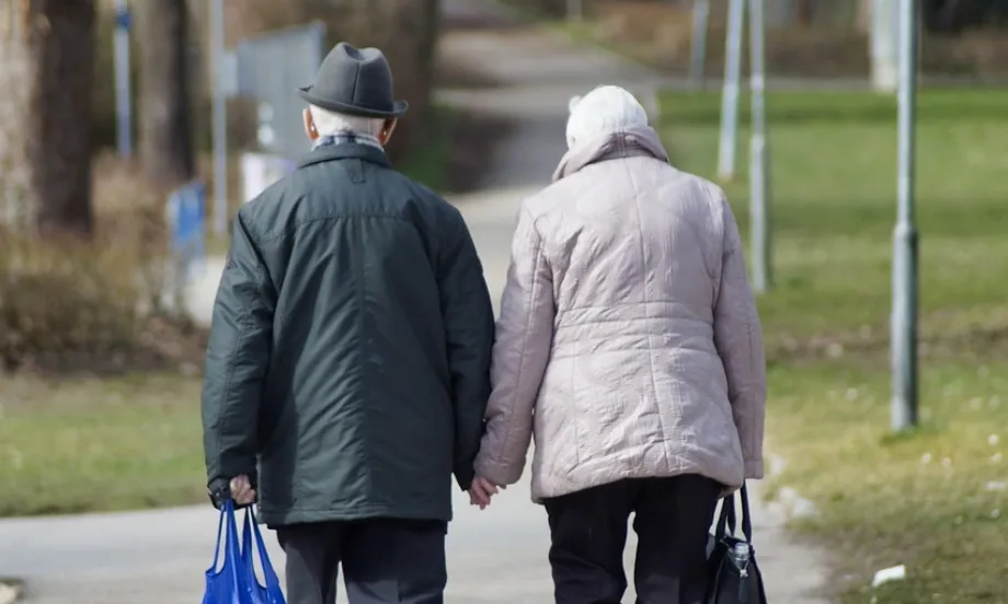 Бюджетната комисия единодушно прие увеличение на минималната пенсия с 7,8% от 1 юли - Tribune.bg