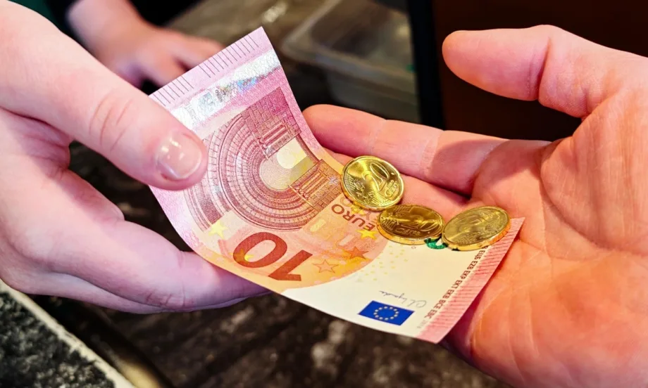 Плавно протича процесът по приемане на еврото в малките населени места - Tribune.bg