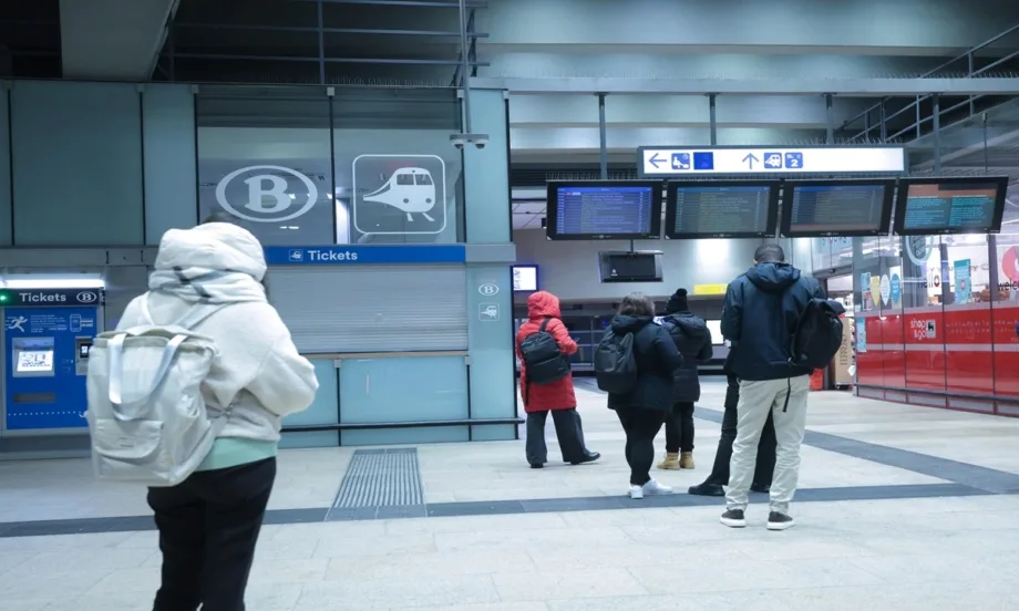 Блокирани влакове, полети и обществени учреждения: В Белгия започват стачки срещу бюджета за 2026 г. - Tribune.bg