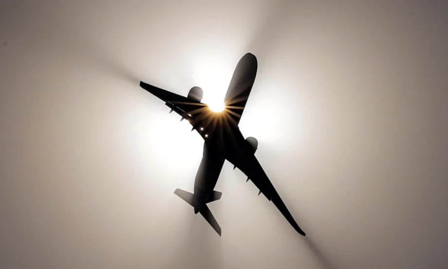 Китайски авиокомпании вдигат цените заради скъпия петрол - Tribune.bg