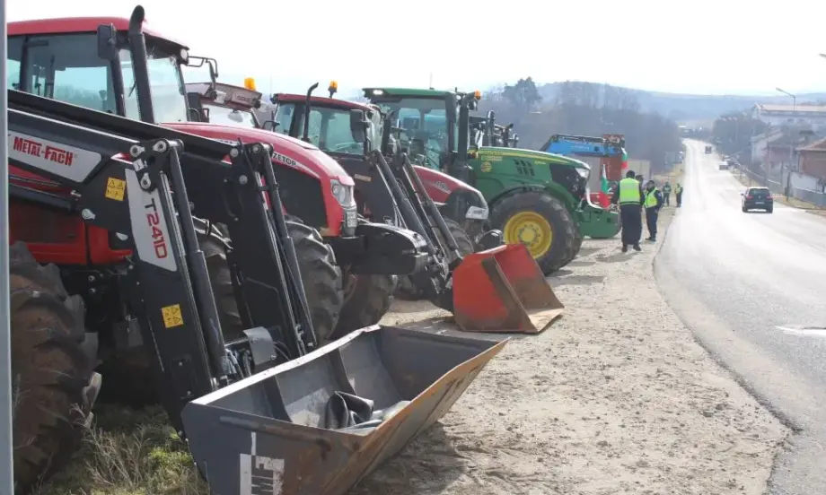 Разделение в аграрния сектор: Част от земеделците у нас продължават протестите - Tribune.bg