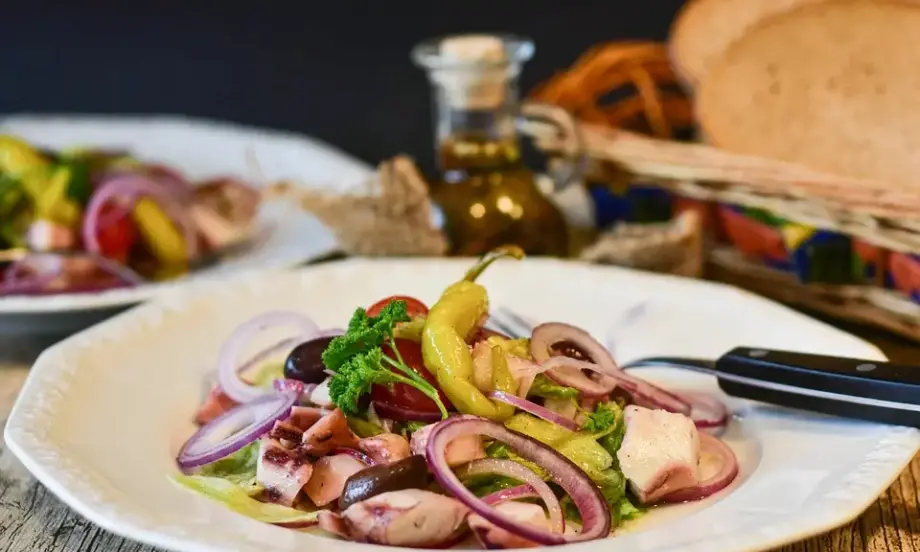 Les prix de la nourriture et des boissons en Grèce choquent les premiers touristes Les prix de la nourriture et des boissons en Grèce choquent les premiers touristes