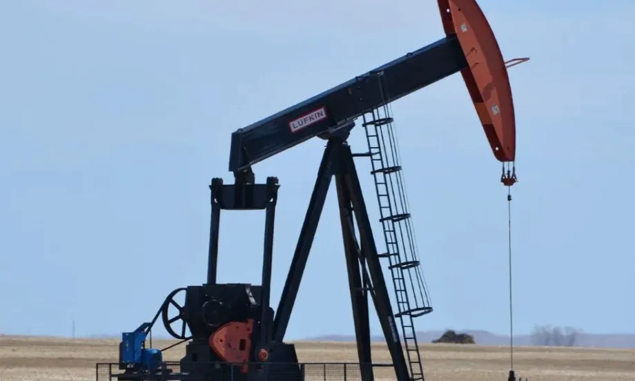 Цената на петрола се понижи с 0,7% - Tribune.bg