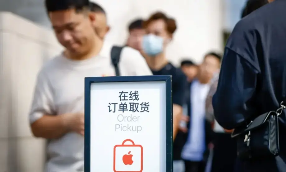 Изненадващо: Шефът на Apple Тим Кук пристигна на посещение в Китай - Tribune.bg